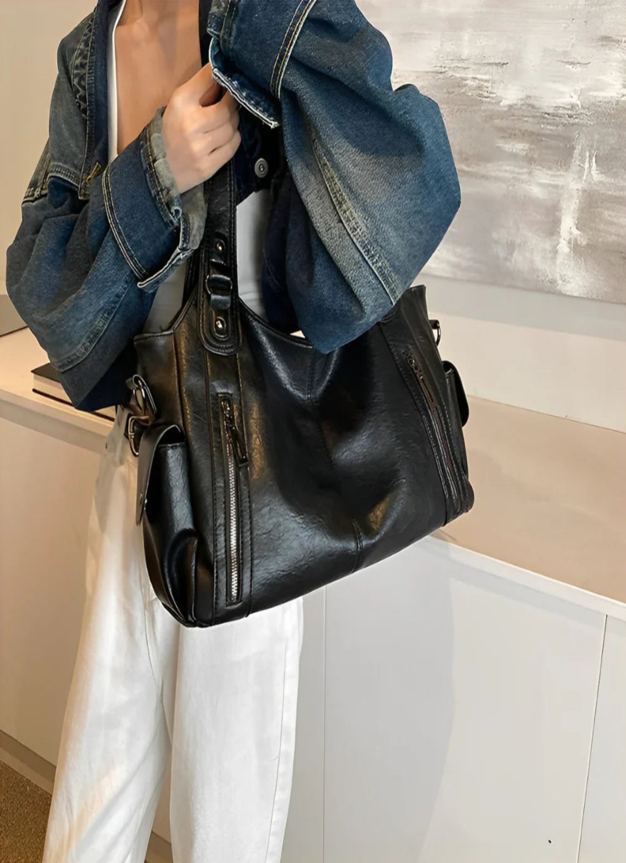 DAKOTA SHOULDER BAG